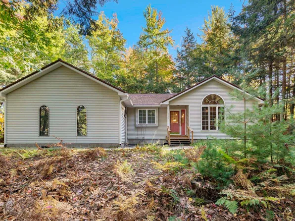 5763 Mackenzie Dr, Kewadin, MI 49648