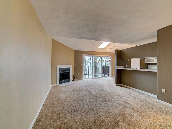 3rd image of 3327 Forest Ct
