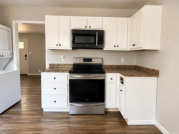 3rd image of 2211 Sutton Dr
