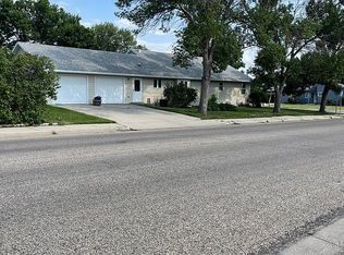 420 W 2nd St, Pierre, SD 57501