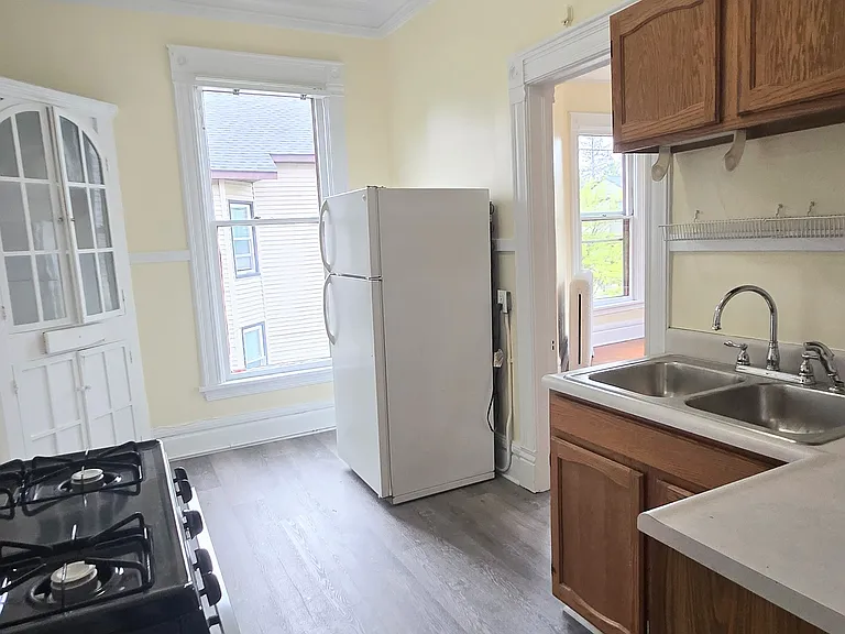 631 E Fulton St #5 — Photo 7