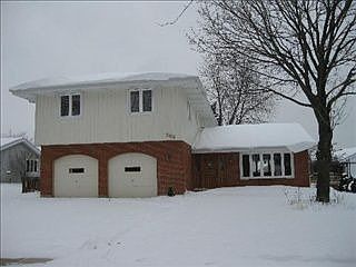 1st image of 209 Cambridge Ln