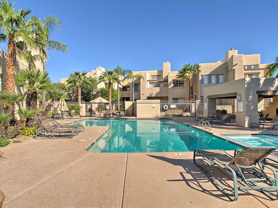 2 Beautiful swimming pools and 3 relaxing Jacuzzis