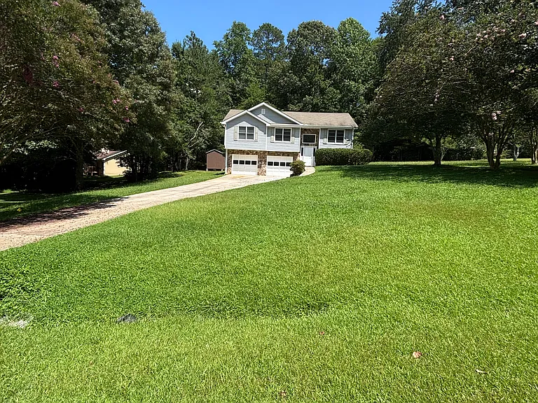 38 Stonehedge Dr — Photo 1