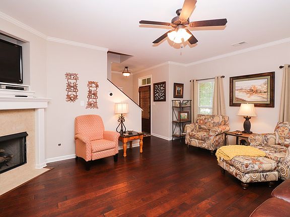 2nd image of 306 Daniella Ln