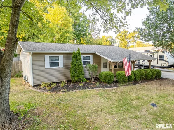 1106 Bradley Ln, Carterville, IL 62918