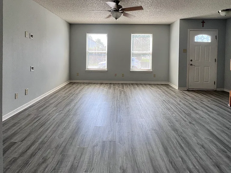 2726 Chilton Dr — Photo 2