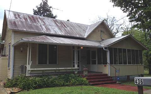 1st image of 436 SE Saint Johns St