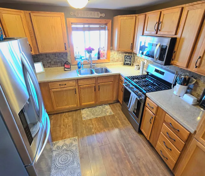 511 Superior St — Photo 16