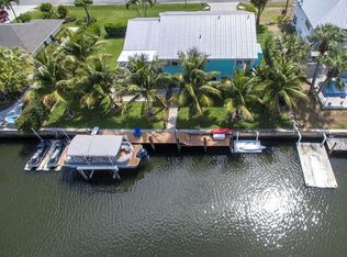 9225 SE Delafield St, Hobe Sound, FL 33455