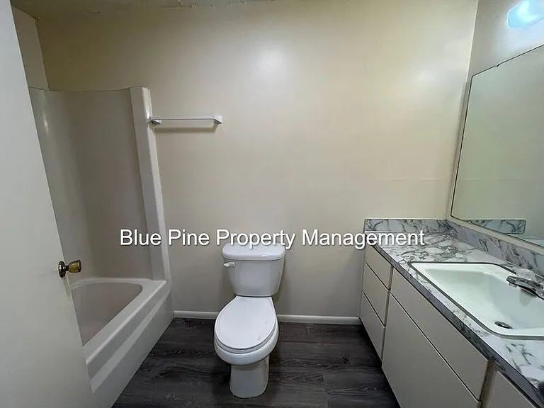 337 E 15th St #4 — Photo 10
