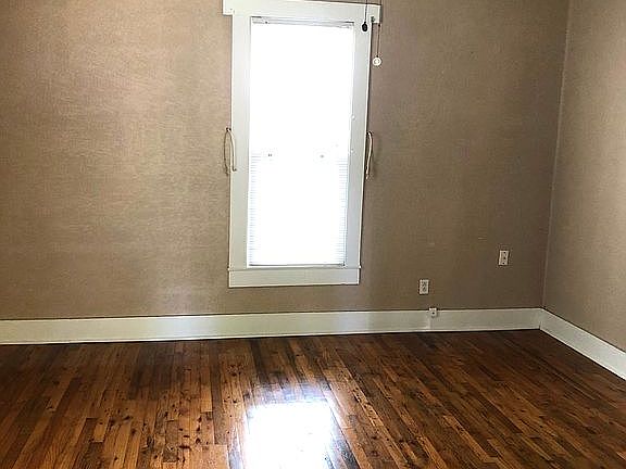 Living room/hardwood