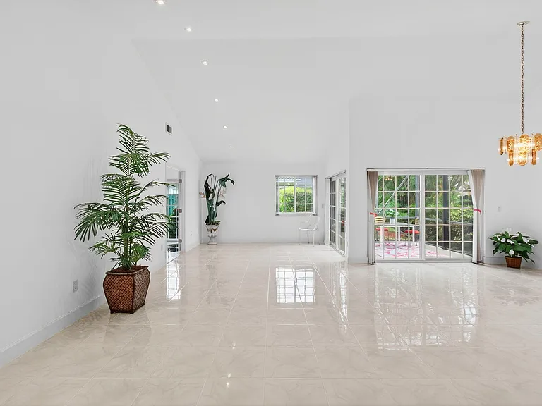 6105 Via Laguna Ln — Photo 12