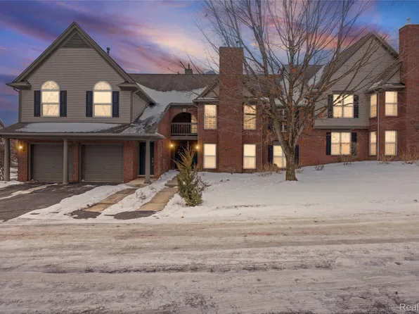 28139 Carlton Way Dr, Novi, MI 48377
