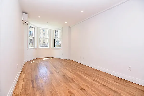 Rented by Bohemia Realty Group | media 14