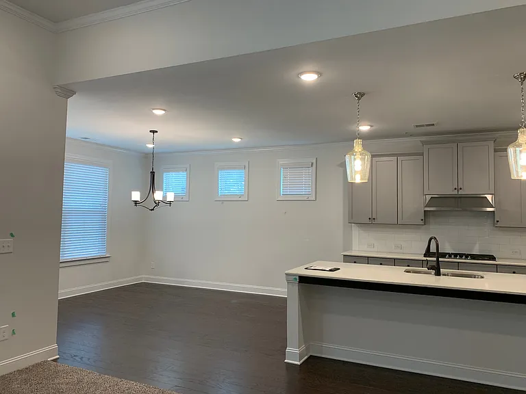 1390 Beechworth Ln — Photo 4