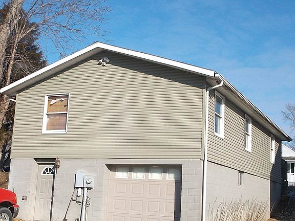 3rd image of 65 E Vine St