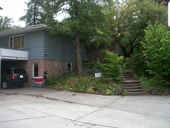 2nd image of 1060 NE Duncan Ln #B
