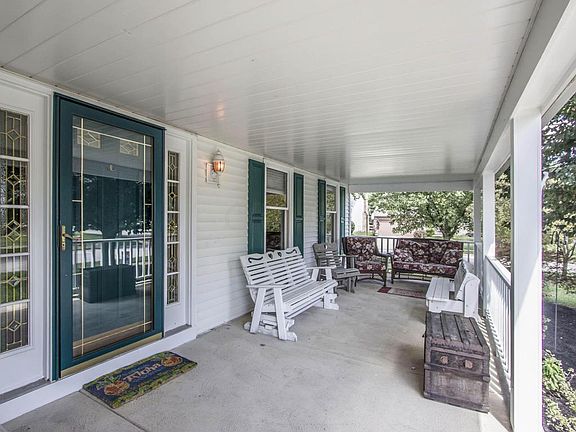 3rd image of 8111 Breezewood Ct