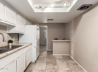 8271 N Oracle Rd, Tucson, AZ 85704