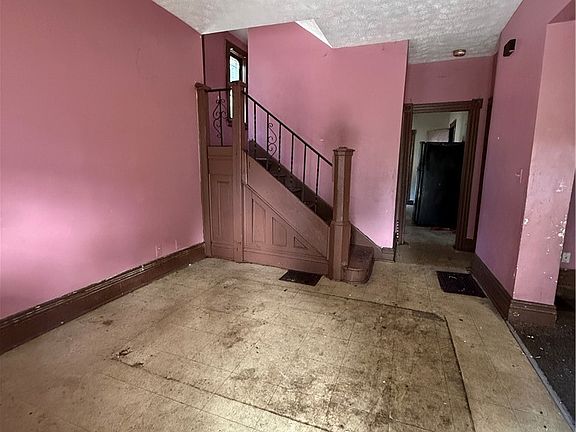 2nd image of 26 Lloyd St