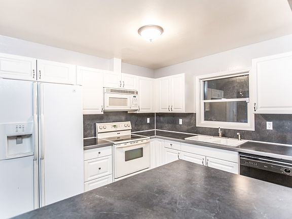 4th image of 8902 Lenox Ave SW