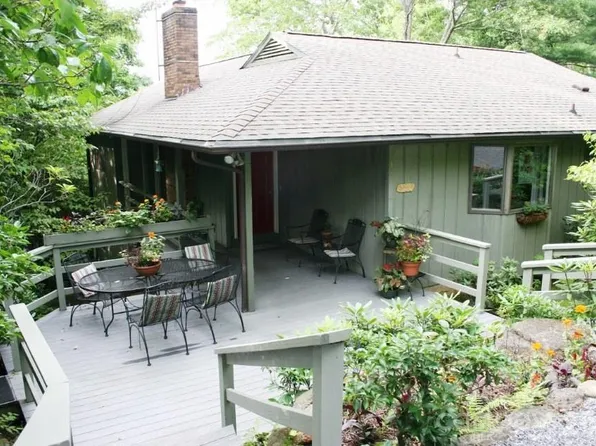 31 Rhododendron Rd, Black Mountain, NC 28711