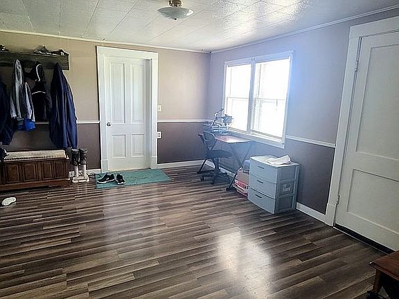 Entrance way from garage andoutside