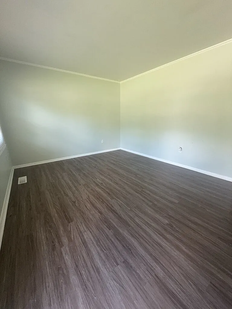 3 bed, 1.0 bath, 1325 sqft, $1,550 — Photo 3