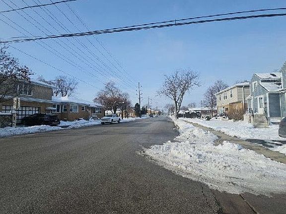 5th image of 10210 Belmont Ave