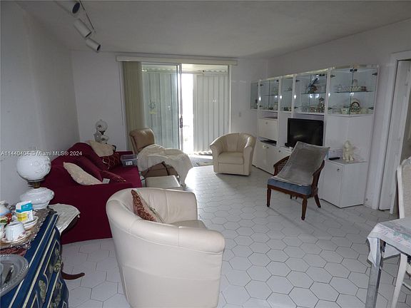 5th image of 2859 Leonard Dr APT G306