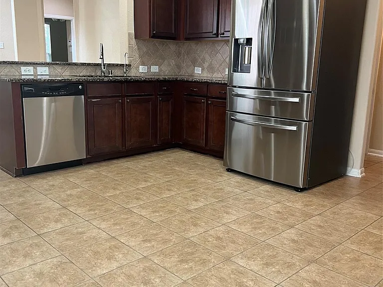 1214 Glenwood Canyon Ln — Photo 9