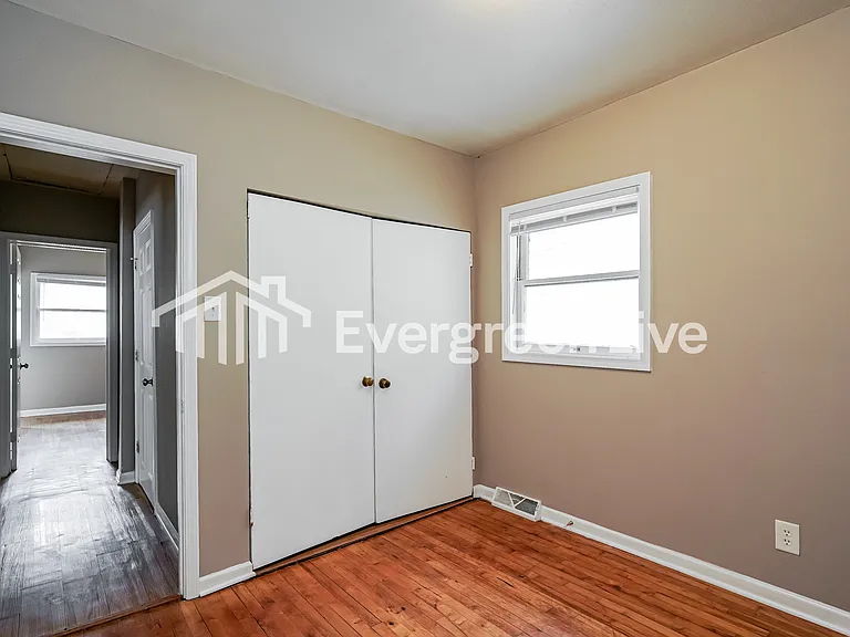 315 S 60th St — Photo 13