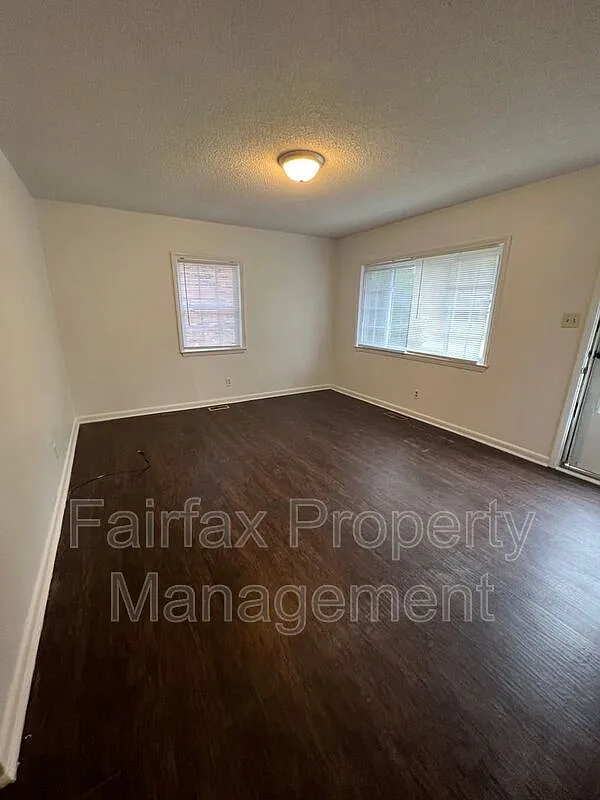 3 bed, 2.0 bath, 1025 sqft, $1,995 — Photo 2