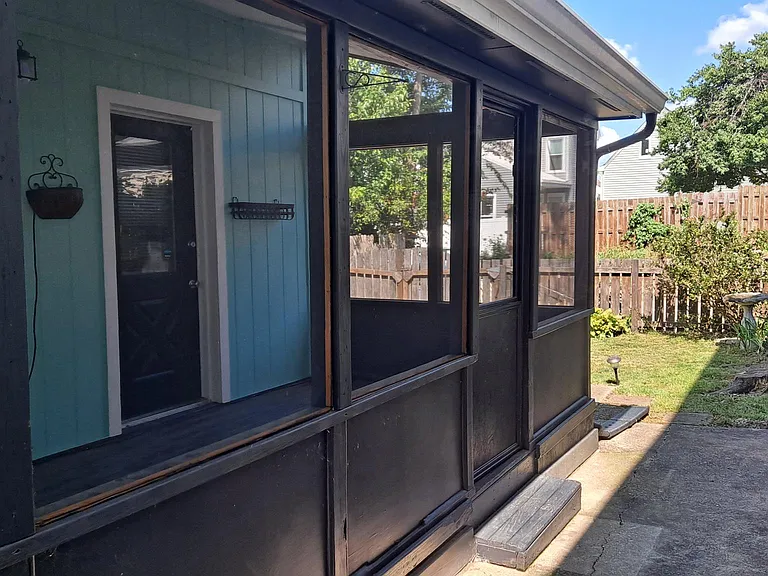 121 Foote Ave — Photo 9