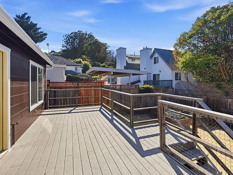 218 Mora St — Photo 33