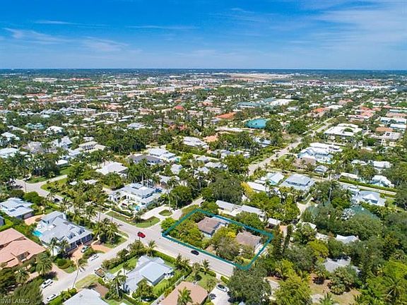 4th image of 1037 Gulf Shore Blvd S