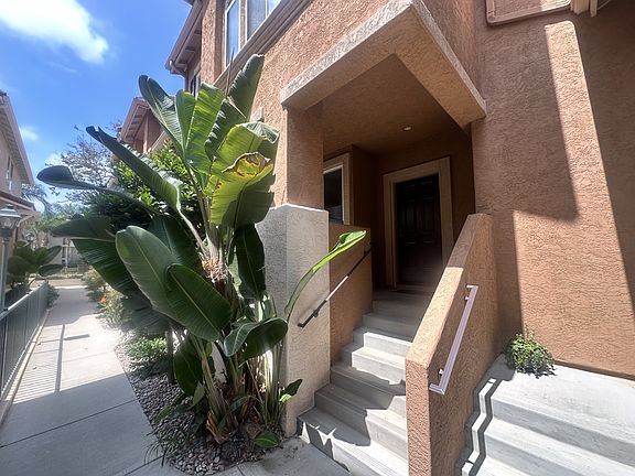 5th image of 926 Camino De La Reina Unit 63