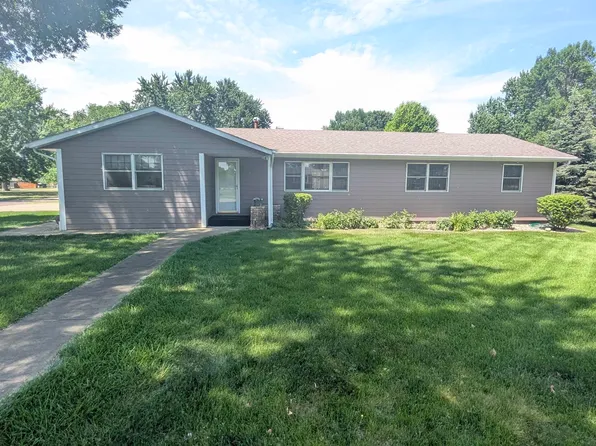 110 Cottonwood St, Yankton, SD 57078