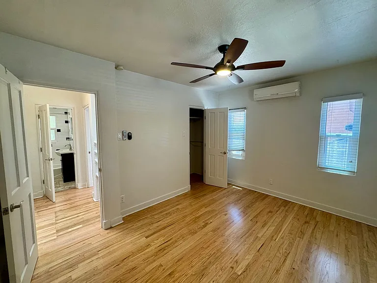 216 Carlisle Blvd NE — Photo 9