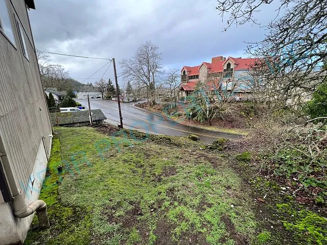 203 S High St — Photo 15