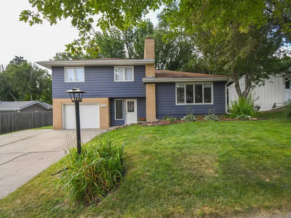 2320 S Braemar Dr, Sioux Falls, SD 57105