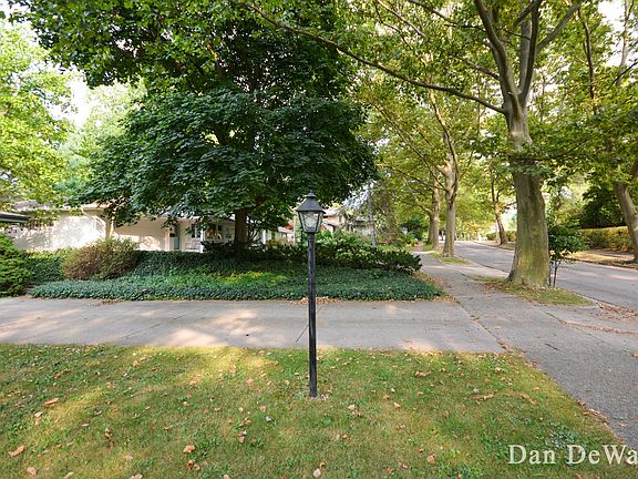 3rd image of 425 Russwood St NE