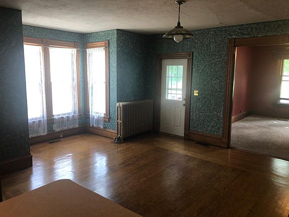 4th image of 139 Randall St