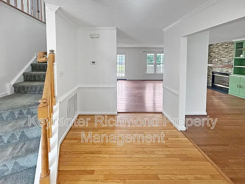 4 bed, 2.5 bath, 2000 sqft, $3,300 — Photo 2