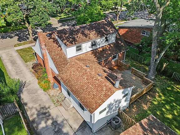 4th image of 646 Center Dr