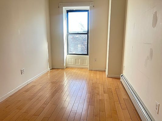 5th image of 591 Willoughby Ave APT 3