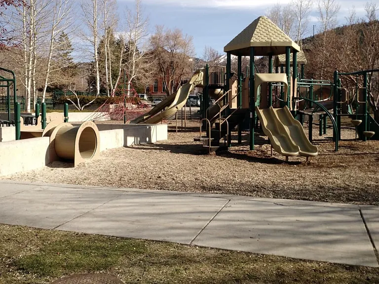 1478 Park Ave — Photo 25