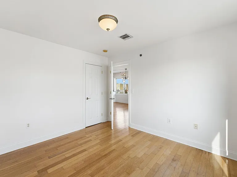 5509 Madison St #504 — Photo 20