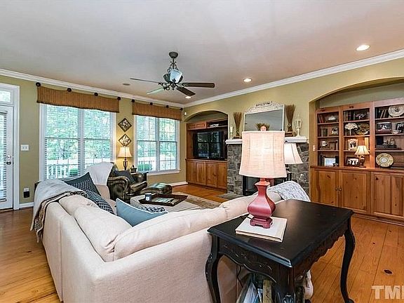 4th image of 832 Parkridge Dr